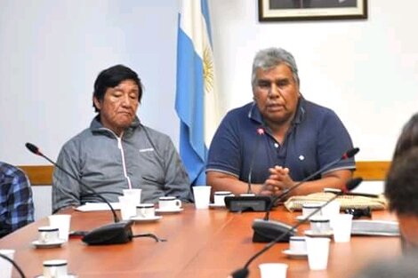 Joselito Rojas, cacique fallecido por dengue en octubre de 2019, junto a Isidro Segundo, referente chorote de El Cruce.