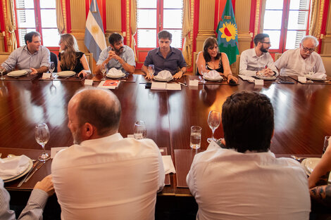 El gobernador Axel Kicillof se mostró satisfecho por el acuerdo salarial alcanzado con los maestros.