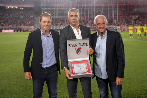 Crespo recibió una plaqueta en el Monumental