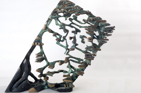 Escultura de bronce realizada por Hugo Rodríguez en 1997-98; 46 x 12 x 27 cm.