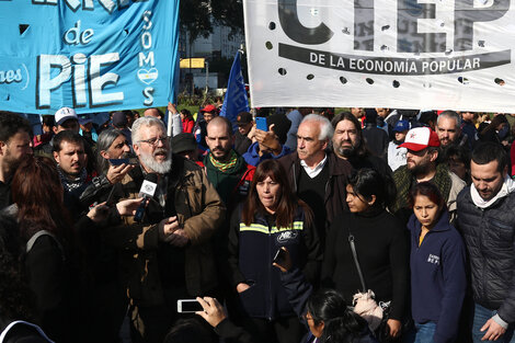 “Es necesario volver a la calle, pese a que sectores de Cambiemos están agitando que lo queremos hacer en forma violenta”, dijo Esteban Castro (CTEP).