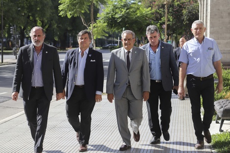 Los dirigentes de la Mesa de Enlace la semana pasada al llegar a una reunión con el gobierno. 