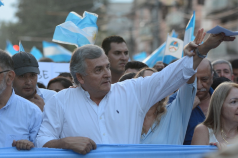 Morales encabezó la marcha en contra de la intervención al Poder Judicial 