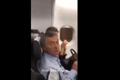 Macri fue escrachado en un avión: "Ladrón, arruinaste el país. ¿No te da vergüenza?"