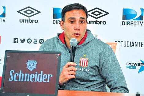 Estudiantes: Desábato seguirá como DT en lugar de Milito