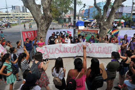 Pañuelazo en la Villa 31: "Nosotras tenemos que hacer el doble de esfuerzo para mostrar un femicidio que sucede acá"