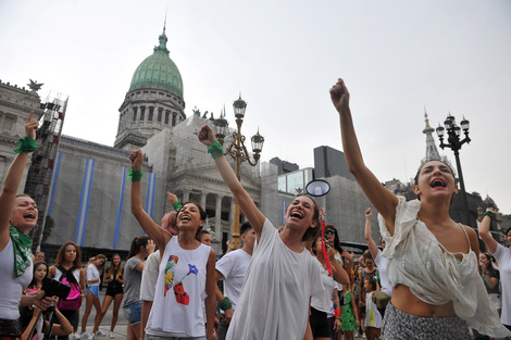 La idea de hacerlo con “un texto y una coreografía fue la forma de ponerle el cuerpo” a las demandas, apuntó Mariela, de Unidad Desobediente (Fuente: Enrique García Medina)