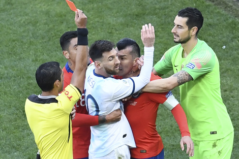 La expulsión de Messi ante Chile, en el partido por el tercer puesto de la Copa América.