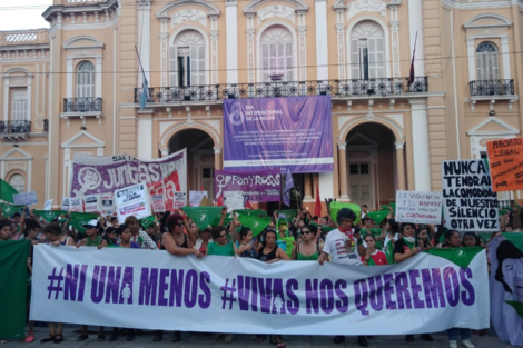 La legalización del aborto fue la principal consigna del 8M en Salta