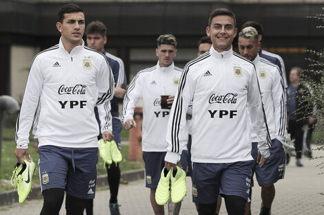 Paredes, que juega en Francia, De Paul y Dybala, de Italia, vendrán a la Argentina.