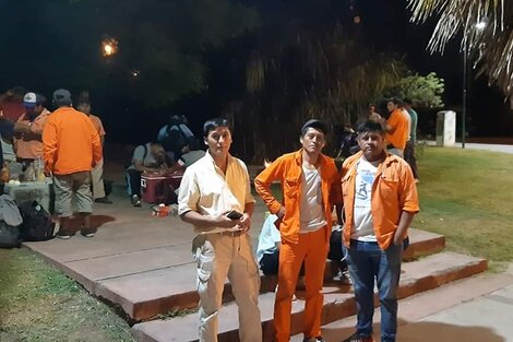 Trabajadores de vialidad acampan en la Casa de Gobierno