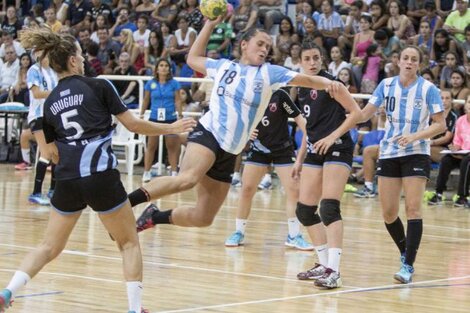 Las jugadoras argentinas deberán buscar su plaza olímpica en una zona muy afectada por el coronavirus. 