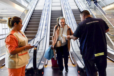 En Ezeiza se instalaron cámaras térmicas con sensor remoto en los accesos a Migraciones. 