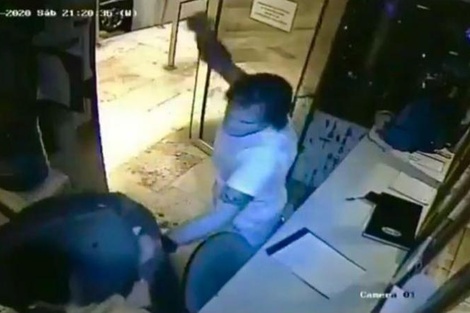El hombre que quiso violar la cuarentena y le pegó al guardia será indagado por Skype