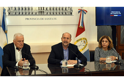 Perotti junto al ministro de Salud, Carlos Parola, y  la secretaria Sonia Martorano.