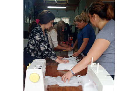 Las fabricantes se juntan a cortar, pero después cada una cose en casa. 