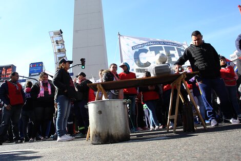 La principal olla popular tuvo lugar frente al Obelisco. Hubo otras en Rosario, La Plata, San Martín, La Matanza, Quilmes, Tandil, Mar del Plata, Salta, San Juan, Neuquén, La Rioja y Mendoza.