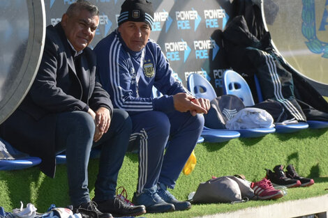 Claudio "Chiqui" Tapia y Carlos Borrello, en Ezeiza. (Fuente: AFA)