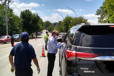 El intendente de Vaqueros, Daniel Moreno, en los controles de acceso 