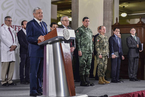 Lopez Obrador anuncia su programa para combatir el virus sin apagar a la economía.