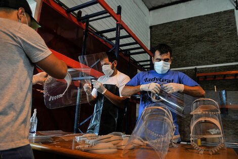 La recuperada Madygraf y la Universidad de San Martín fabricarán alcohol en gel y barbijos