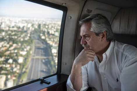 El presidente Alberto Fernández, en una recorrida durante la cuarentena. 