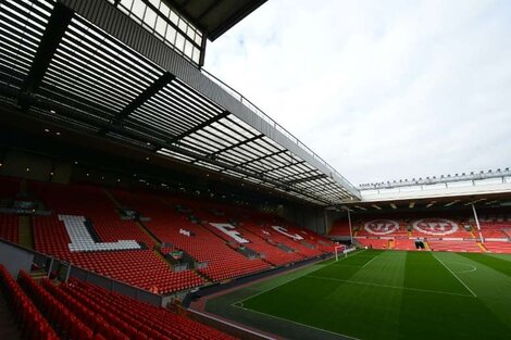 Anfield sin público, la alternativa que maneja la Premier League para que el Liverpool pueda ganar el título.