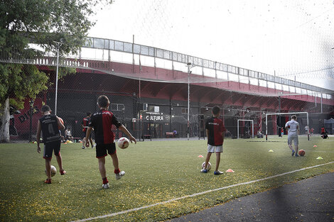 Newell's y Central suman 700 empleados a su cargo, sin contar futbolistas. (Fuente: Andres Macera)