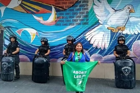 Detuvieron a una referente feminista y hoy será indagada 