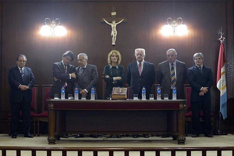 Los integrantes de la Corte se reúnen hoy al mediodía.