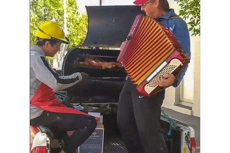 Entre Ríos: un intendente rompió el aislamiento para hacer un show móvil en una camioneta