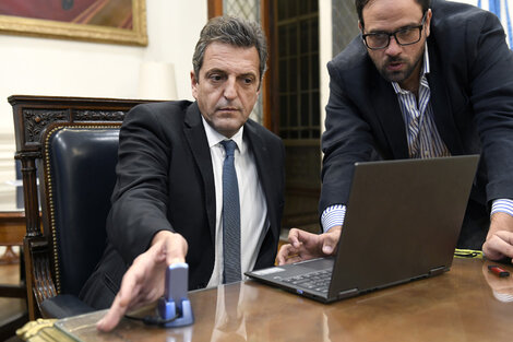 El presidente de la Cámara de Diputados, Sergio Massa, efectivizó hoy la puesta en práctica de la firma digital. 