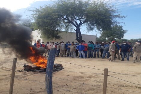 Empleados tomaron la municipalidad de Santa Victoria Este