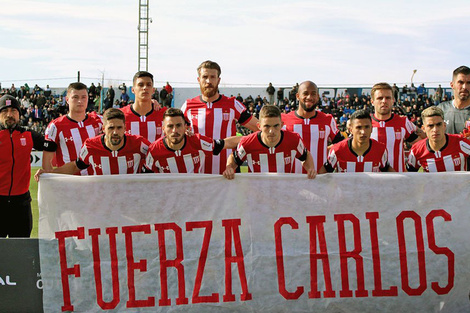 Estudiantes no se olvidó de Carlos Bilardo en Neuquén.