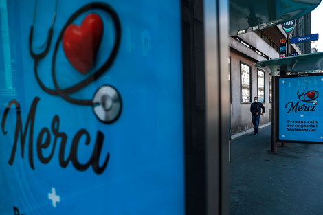 El mensaje en París: "cuidemos al personal de salud".