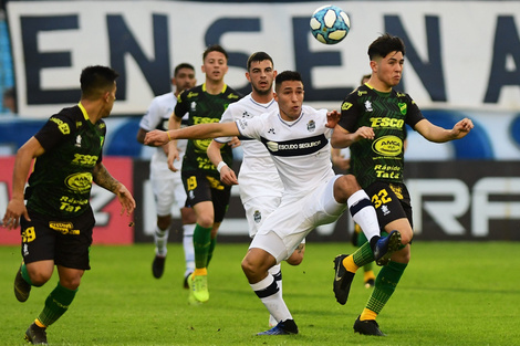 El partido en cancha de Temperley fue parejo.