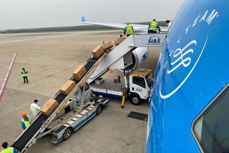 Coronavirus: El avión de Aerolíneas ya vuela de regreso a la Argentina