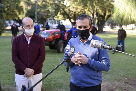 El secretario de Salud Leonardo Caruana y el intendente Pablo Javkin. (Fuente: Prensa Municipalidad)