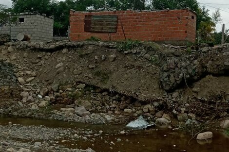 Un barrio en riesgo por la erosión del río Vaqueros