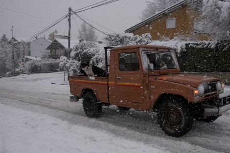 La nieve se acumuló en las calles de la ciudad andina. 