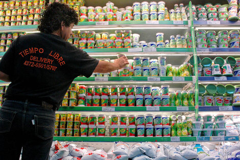 La leche fluida aumentó 85,5 por ciento en 12 meses.