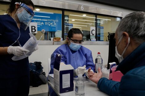 Cómo se hacen los tests rápidos de coronavirus en las estaciones de trenes