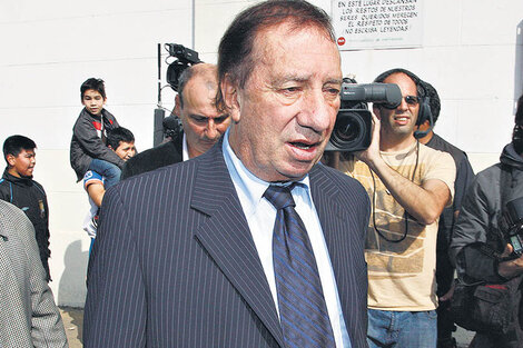 Carlos Bilardo sigue en terapia intensiva.