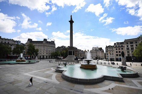 Trafalgar Square, en Londres, vacía por las medidas de confinamiento. 