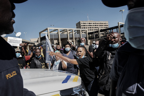 Protesta por falta de tests en el hospital de Soweto, en Johannesburgo, Sudáfrica.