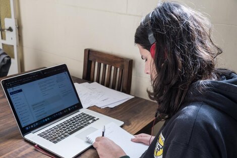 Los docentes, la cuarentena y la sobrecarga de las clases a distancia