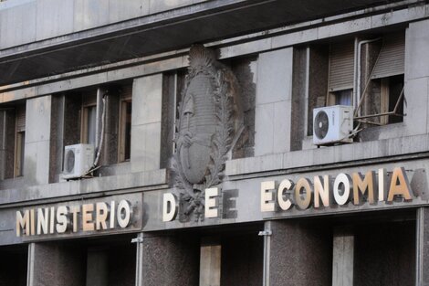 Economía asegura que por los próximos tres años no podrá afrontar los pagos en moneda extranjera.