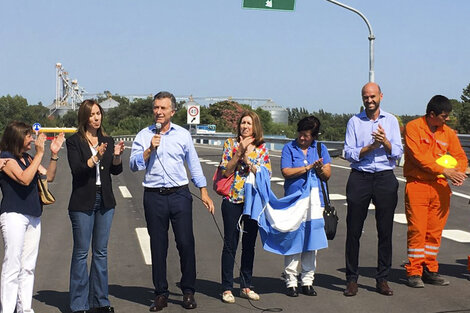 María Eugenia Vidal, Mauricio Macri y Guillermo Dietrich, durante la inauguración de una obra vial.