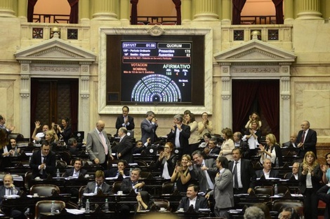 En 2017 se promulgó la Ley de paridad de género en las listas de candidatxs a legisladorxs nacionales.