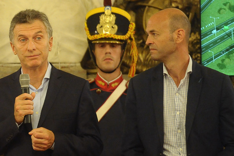 Mauricio Macri y Guillermo Dietrich, anuncios que no se verifican en la realidad.